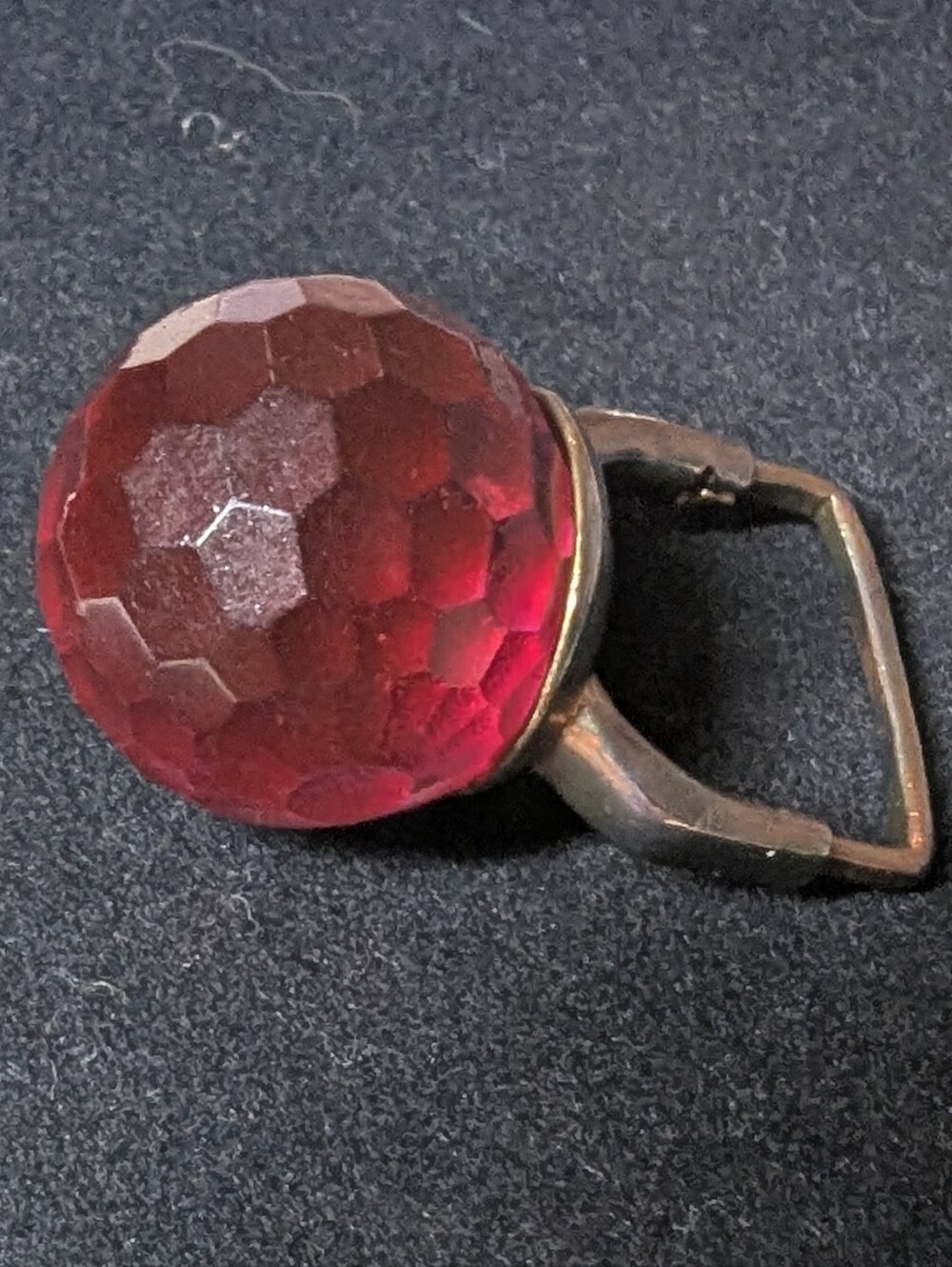Betsey Johnson Ruby Red Faceted Glass Orb Statement Ring Vintage + FREE GIFT - Picture 4 of 4